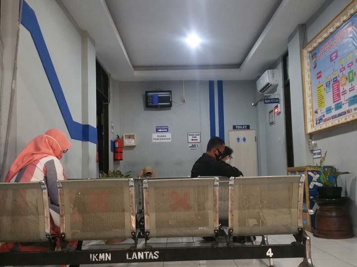 Antrian di Ruang Foto